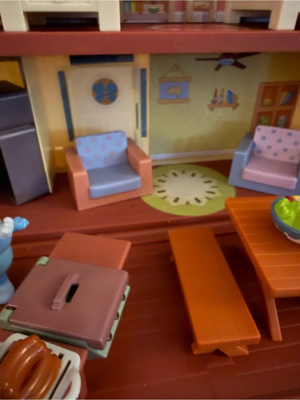 the Bluey Toy House Mega Bundle, Family Home & BBQ Playhouse by Moose Toys.